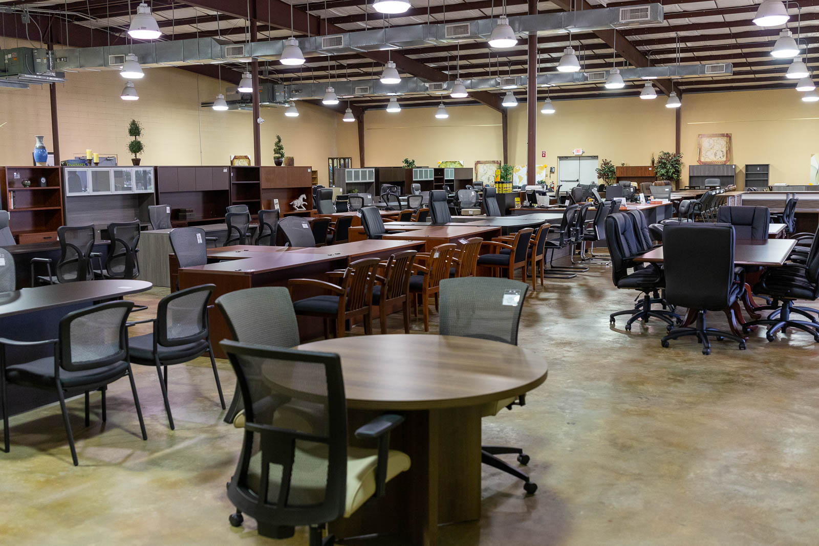Nashville’s: Embracing the Appeal of Used Office Furniture缩略图
