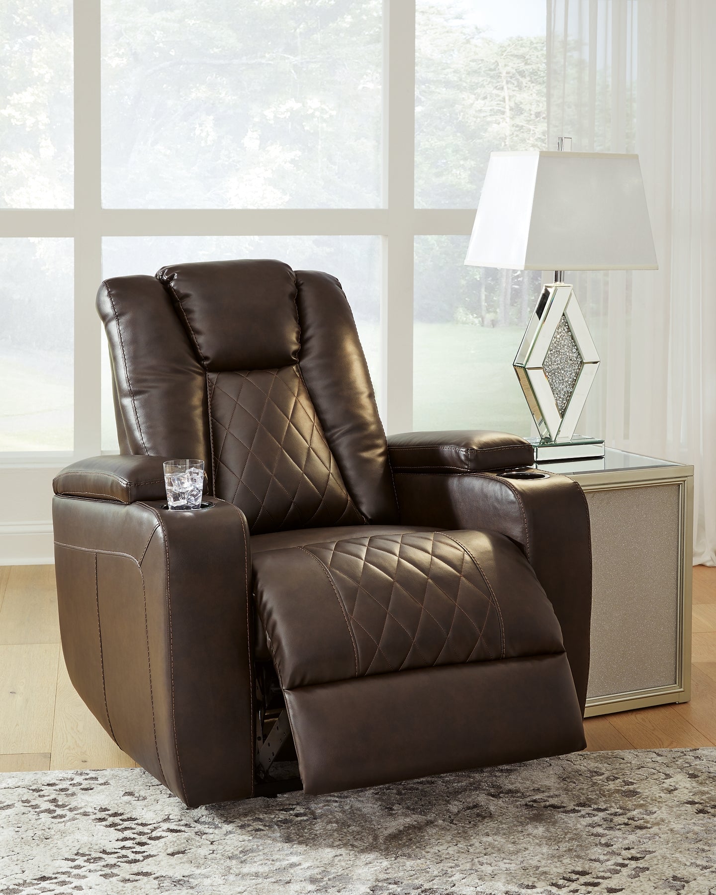 Space-Saving Solutions: Maximizing Comfort with a Wall Recliner插图3