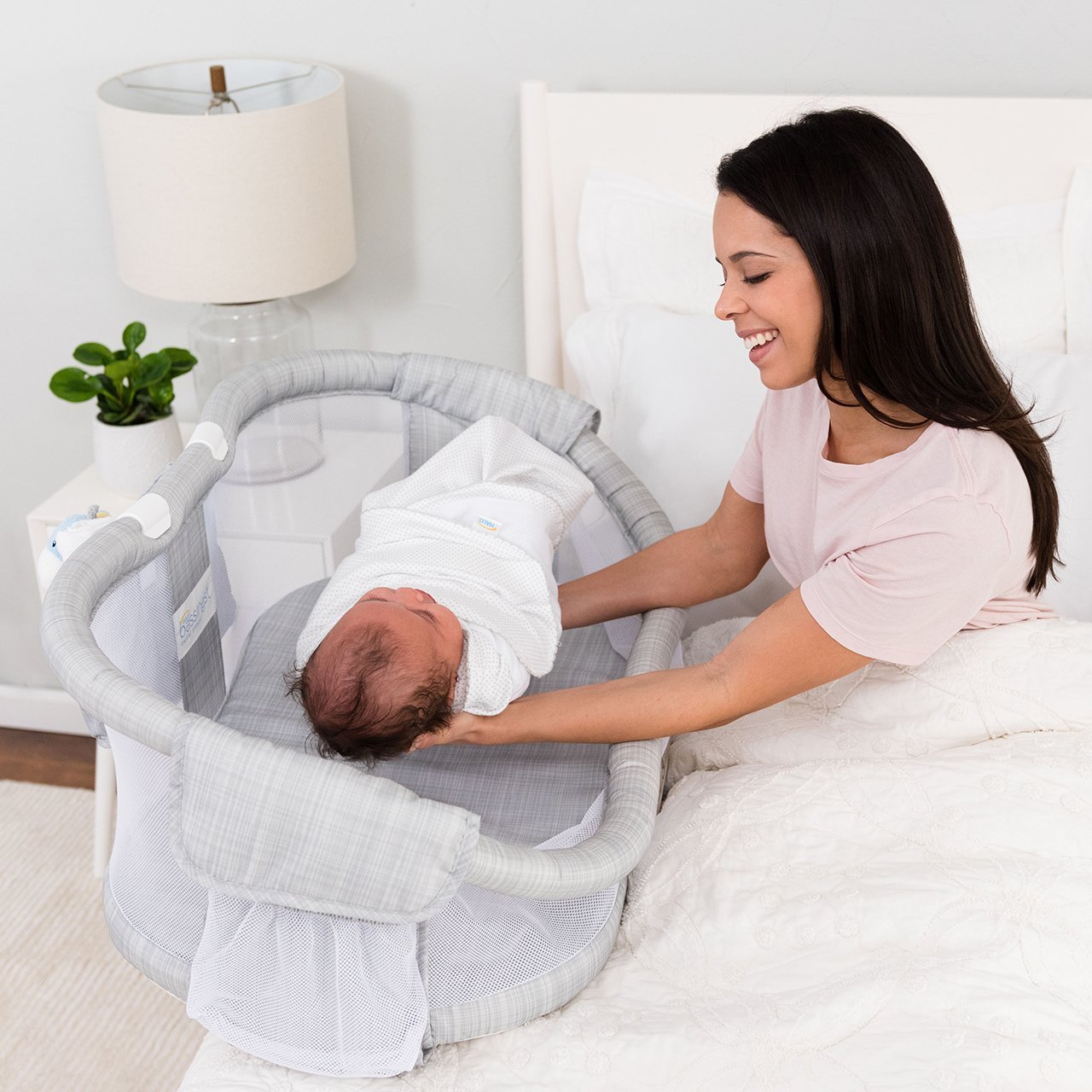 Sleeping Soundly: The Halo Bassinet Swivel Sleeper Review插图3