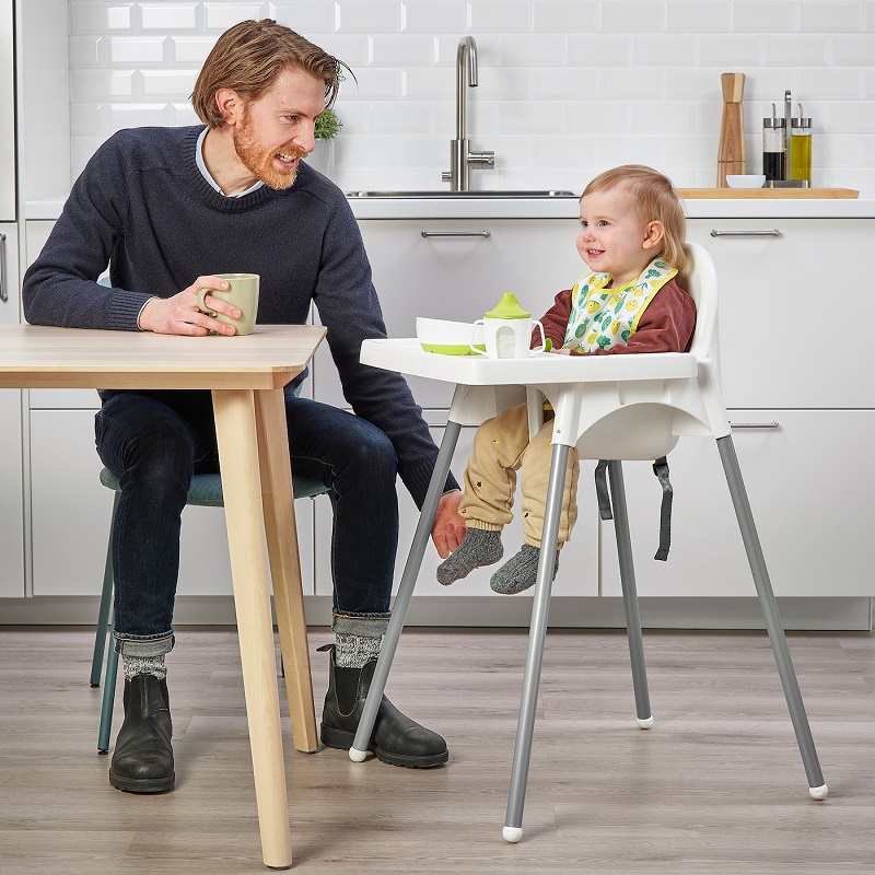 baby sit in a high chair