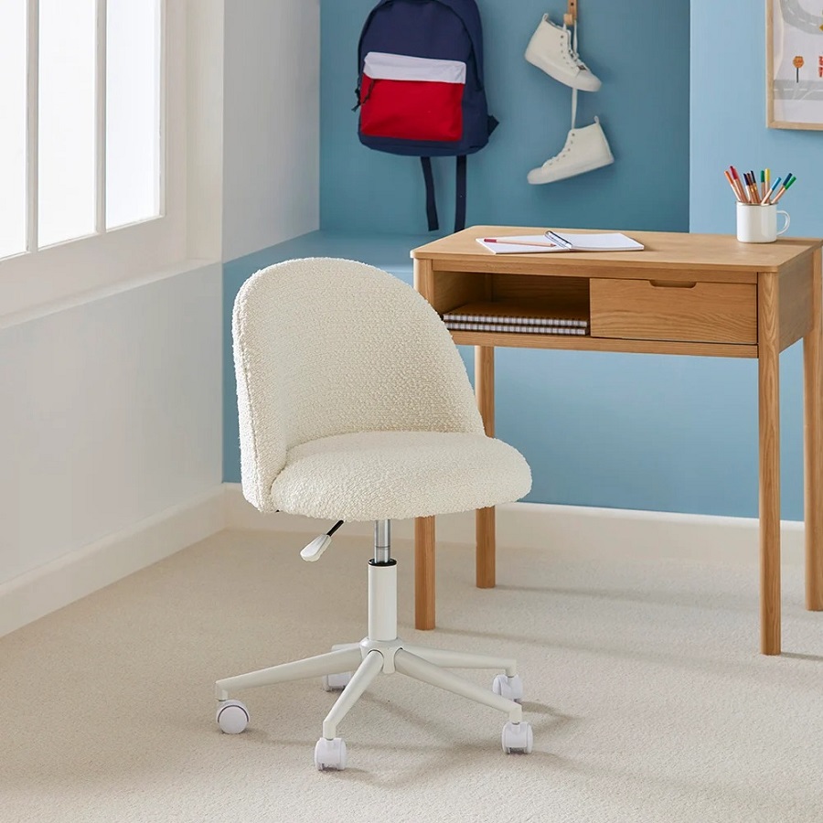 Children: Choosing the Perfect Desk and Chair Set for Kids